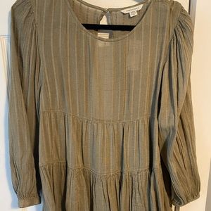 AE Baby Doll style top with open back